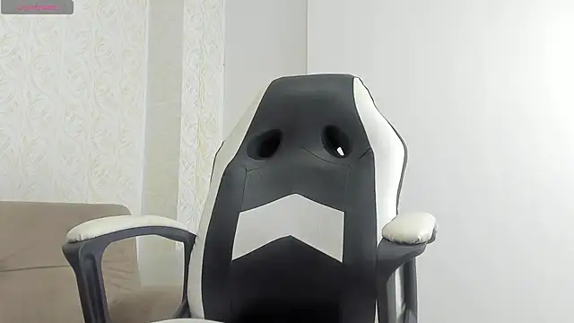 Snapshot of MaximoHall86 chatting on October 1, 2025, 1:06 pm MaximoHall86 online show from October 1, 2025, 1:06 pm