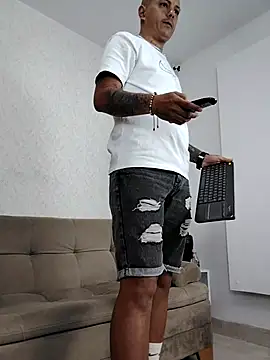 Snapshot of MaximoHall86 chatting on October 8, 2025, 12:36 pm MaximoHall86 online show from October 8, 2025, 12:36 pm