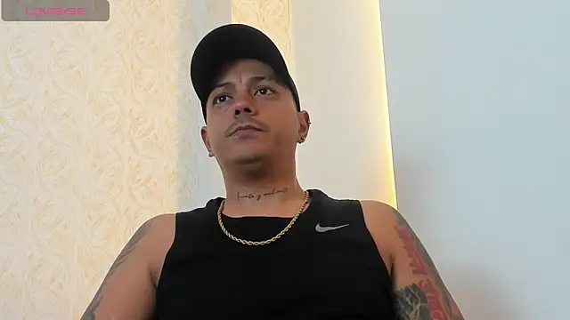 Snapshot of MaximoHall86 chatting on October 11, 2025, 12:15 pm MaximoHall86 online show from October 11, 2025, 12:15 pm