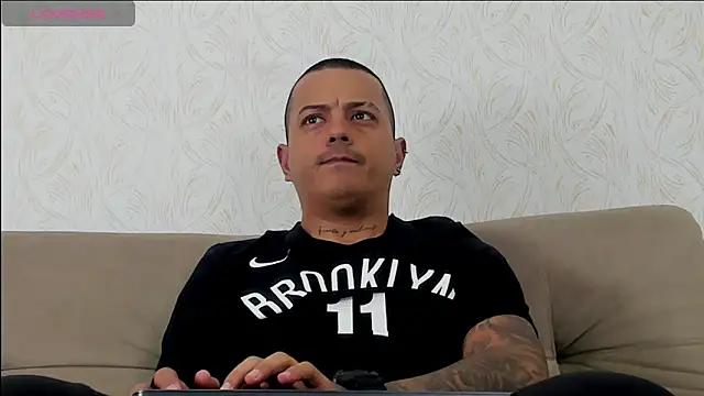 Snapshot of MaximoHall86 chatting on October 28, 2025, 12:19 pm MaximoHall86 online show from October 28, 2025, 12:19 pm