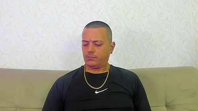 Snapshot of MaximoHall86 chatting on November 5, 2025, 12:27 pm MaximoHall86 online show from November 5, 2025, 12:27 pm