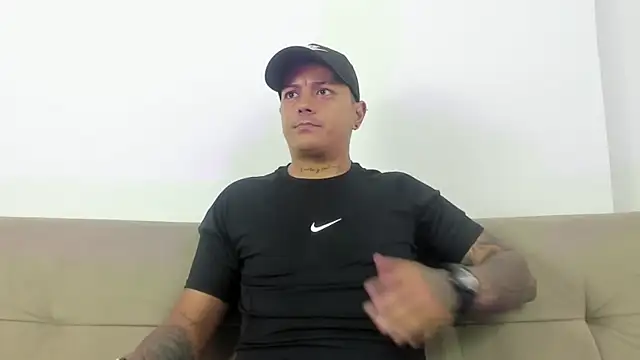 Snapshot of MaximoHall86 chatting on November 10, 2025, 12:59 pm MaximoHall86 online show from November 10, 2025, 12:59 pm