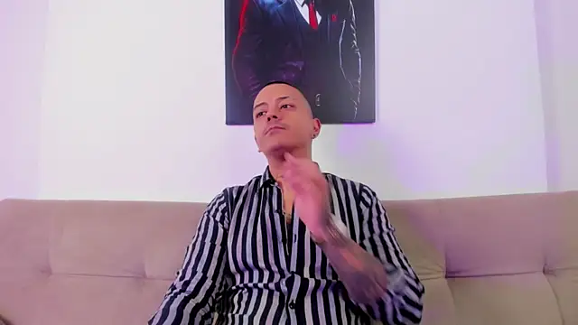 Snapshot of MaximoHall86 chatting on November 24, 2025, 1:00 pm MaximoHall86 online show from November 24, 2025, 1:00 pm