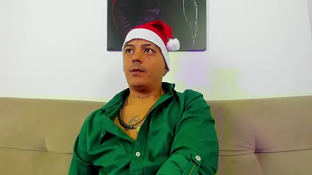 Snapshot of MaximoHall86 chatting on December 3, 2025, 12:36 pm MaximoHall86 online show from December 3, 2025, 12:36 pm