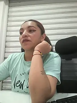 Alisson Stonee online show from June 12, 2026, 4:22 am