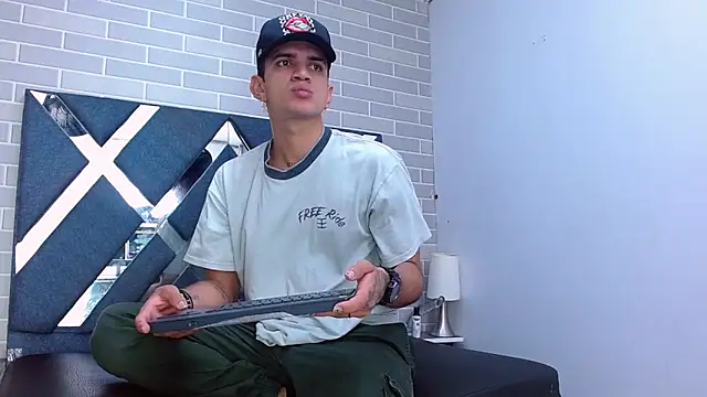 marcus hans  online show from October 10, 2025, 12:26 pm