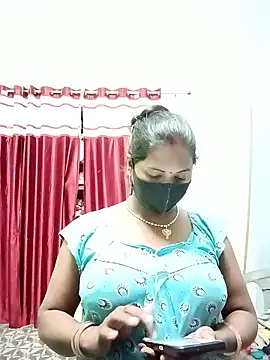 School medam online show from October 26, 2025, 10:47 pm