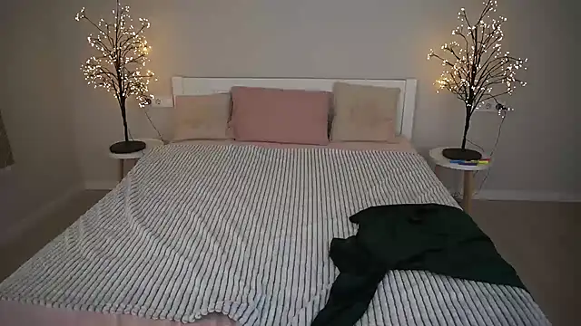 AlinaLiii online show from November 18, 2025, 3:05 pm