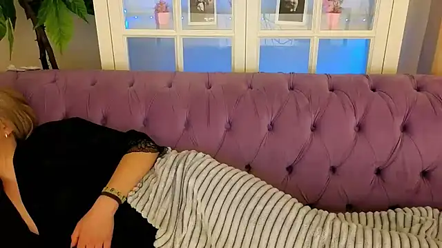 AlinaLiii online show from March 25, 2026, 3:45 am