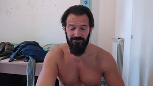 Snapshot of muscoloporco chatting on October 25, 2025, 9:28 am muscoloporco online show from October 25, 2025, 9:28 am