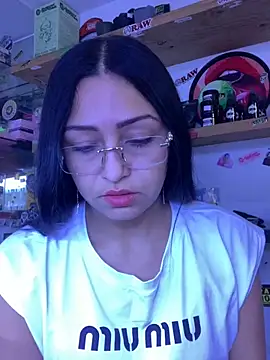 milk-love1226 online show from November 6, 2025, 10:32 pm