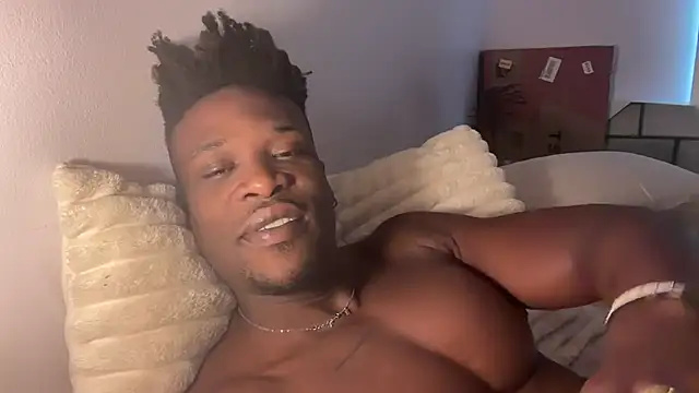 Snapshot of MrDaddyBlackNi9e chatting on November 14, 2025, 1:10 pm MrDaddyBlackNi9e online show from November 14, 2025, 1:10 pm