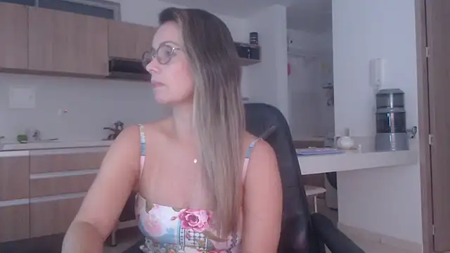 Snapshot of LovePaula chatting on March 22, 2026, 12:47 am LovePaula online show from March 22, 2026, 12:47 am