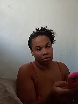 Snapshot of PrettahSantos chatting on July 3, 2026, 12:22 pm PrettahSantos online show from July 3, 2026, 12:22 pm