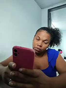 Snapshot of PrettahSantos chatting on July 19, 2026, 12:42 pm PrettahSantos online show from July 19, 2026, 12:42 pm