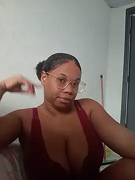 Snapshot of PrettahSantos chatting on July 31, 2026, 9:41 am PrettahSantos online show from July 31, 2026, 9:41 am
