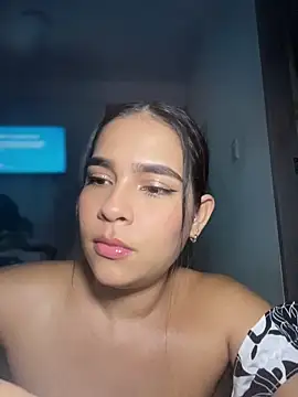 Snapshot of Valery_lux16 chatting on May 22, 2026, 9:53 pm Valery lux16 online show from May 22, 2026, 9:53 pm