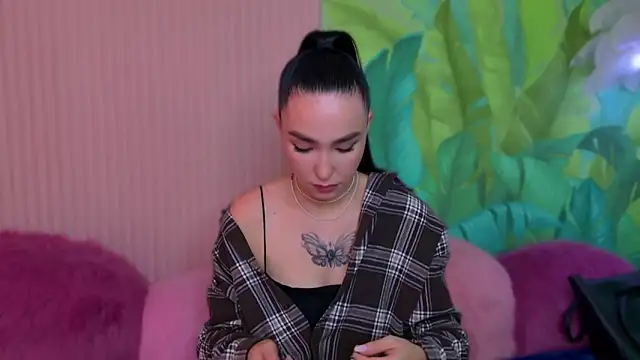 Amanda Choi online show from November 15, 2025, 10:34 am