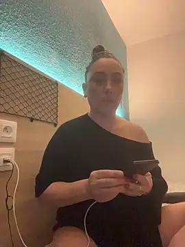 Reine du Vice84 online show from February 18, 2026, 10:33 am