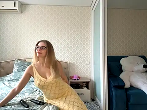 Snapshot of twoflowersshy chatting on October 16, 2025, 9:21 am twoflowersshy online show from October 16, 2025, 9:21 am