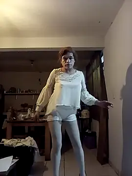 Snapshot of transreyna chatting on February 13, 2025, 11:06 am transreyna online show from February 13, 2025, 11:06 am