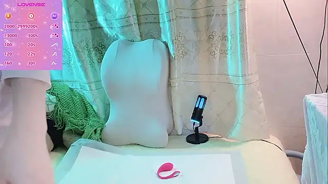 White-Lia online show from September 30, 2025, 7:52 pm