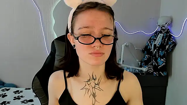 Snapshot of Elastikisss chatting on April 2, 2026, 6:44 am Elastikisss online show from April 2, 2026, 6:44 am