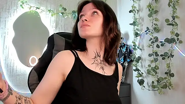 Snapshot of Elastikisss chatting on April 15, 2026, 7:37 am Elastikisss online show from April 15, 2026, 7:37 am