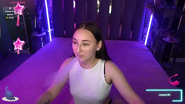 SashaDuvalle online show from November 11, 2025, 7:25 pm