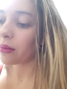 lindsay-rosee online show from October 1, 2025, 1:39 pm