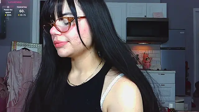 LunaMilav online show from October 16, 2025, 12:00 am