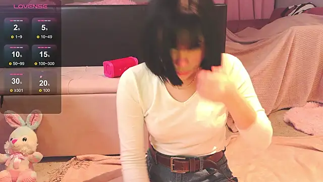 LunaMilav online show from November 17, 2025, 2:50 am