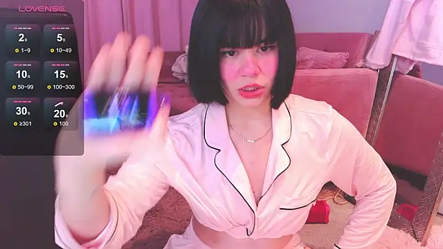 LunaMilav online show from November 20, 2025, 1:39 am