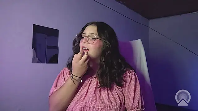 Pao Ly online show from July 17, 2026, 11:42 pm