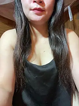 violet-00 online show from May 16, 2026, 12:07 am