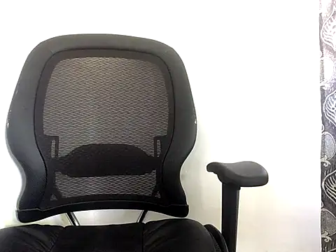 Zola Nooryi online show from October 6, 2025, 2:14 pm