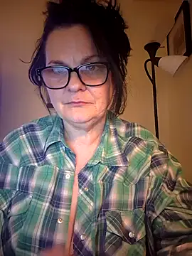 Snapshot of GeeKnee chatting on June 16, 2026, 7:22 am GeeKnee online show from June 16, 2026, 7:22 am