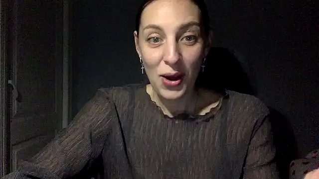 Snapshot of Myronell chatting on October 15, 2025, 5:35 pm Myronell online show from October 15, 2025, 5:35 pm