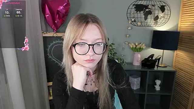 Snapshot of elliupp chatting on September 22, 2025, 9:44 am elliupp online show from September 22, 2025, 9:44 am