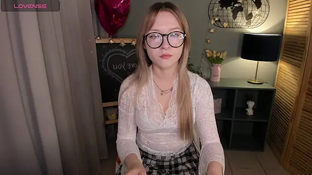 Snapshot of elliupp chatting on October 3, 2025, 10:01 am elliupp online show from October 3, 2025, 10:01 am