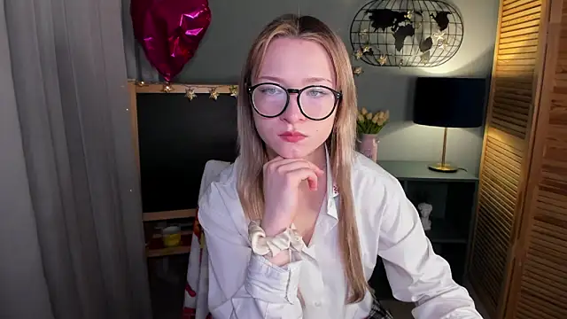 Snapshot of elliupp chatting on October 10, 2025, 8:35 am elliupp online show from October 10, 2025, 8:35 am