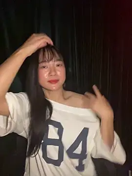 Snapshot of Be_xinh chatting on October 2, 2025, 4:25 pm Be xinh online show from October 2, 2025, 4:25 pm