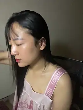 Snapshot of Be_xinh chatting on November 5, 2025, 6:41 pm Be xinh online show from November 5, 2025, 6:41 pm