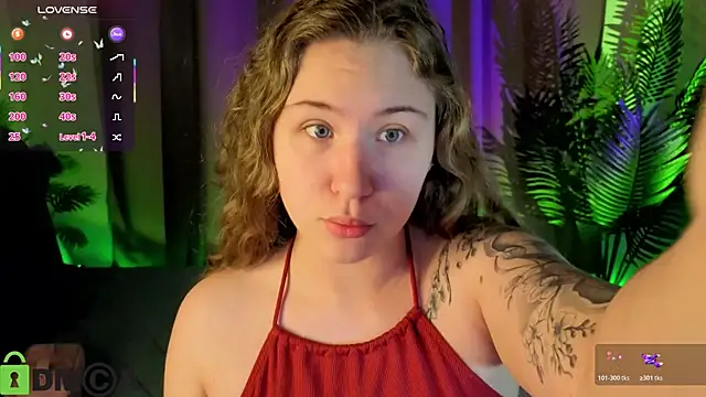 Snapshot of Elsie_Cutties chatting on May 27, 2026, 1:13 am Elsie Cutties online show from May 27, 2026, 1:13 am