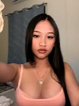 Snapshot of Bunny72772 chatting on December 18, 2025, 4:46 pm Bunny72772 online show from December 18, 2025, 4:46 pm