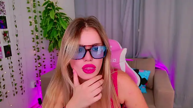 KellyHayden online show from October 18, 2025, 11:33 am