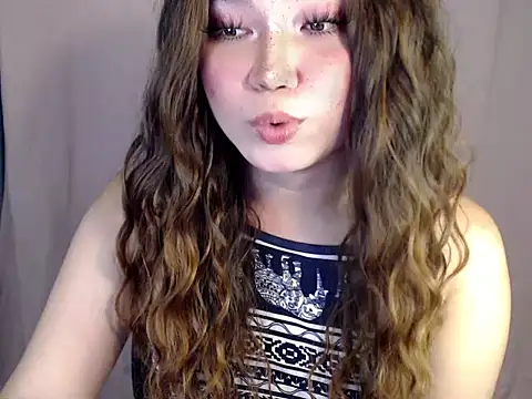 Eyes-on-me online show from November 23, 2025, 4:18 pm