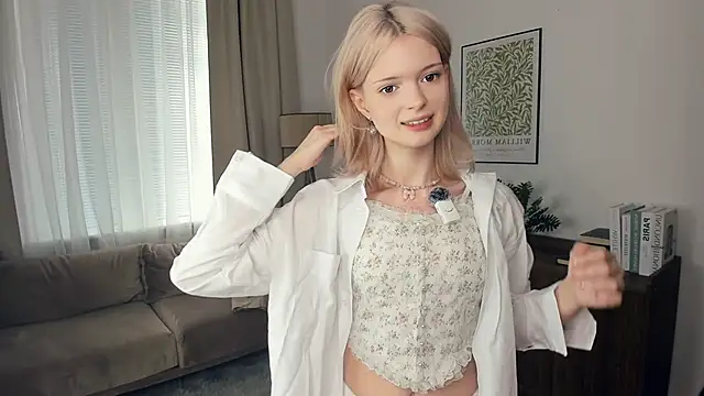 LaureMestler online show from October 1, 2025, 8:31 am