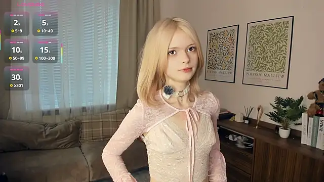 LaureMestler online show from November 23, 2025, 7:41 am