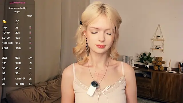 LaureMestler online show from March 11, 2026, 10:54 am